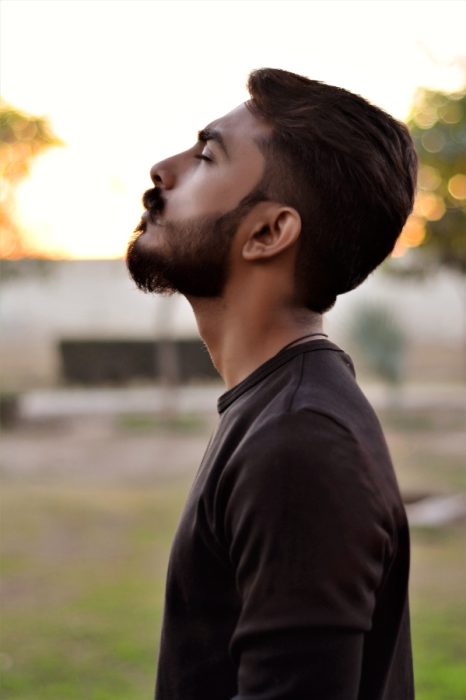 pexels-khalifa-waleed-761115 900px